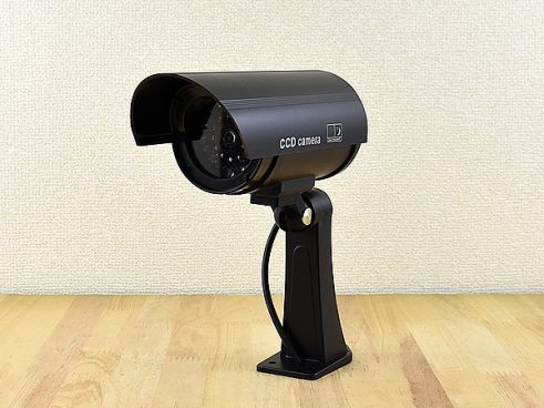 【モノタロウ】これがあれば怪しい人は入れません！ お手頃価格で不審者を撃退する本格タイプの「防犯用ダミーカメラ」