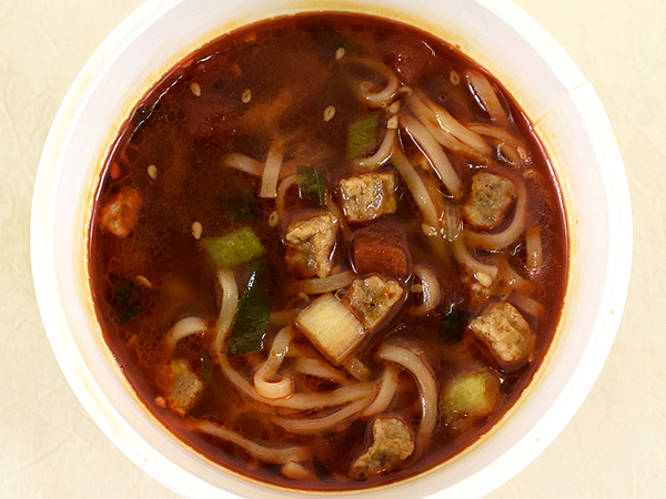 商品名に負けないパンチ力！ 「人類みな麺類RED めっちゃうまから！ 旨だしトマトらーめん」の味わいにノックダウン