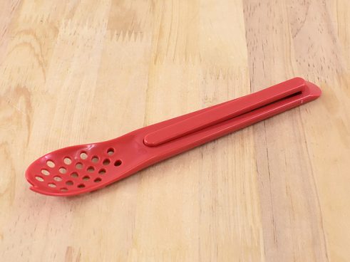 油切りも簡単！ 「ツナ缶スプーン」で毎日の家事をちょっとだけ簡単に