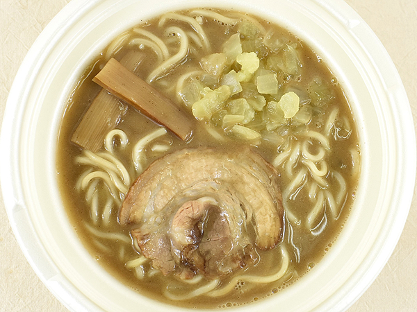 トロトロスープの衝撃！ セブンの「濃厚煮干し中華そば ごくにぼ」で楽しむ“想像をはるかに超えた”風味