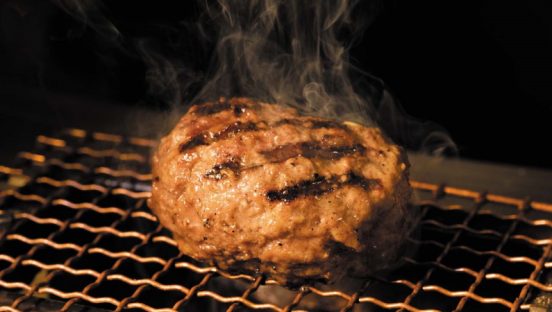 肉のうまみが凄い！ 提供方法も斬新！ 劇場型ハンバーグの魅力に迫る