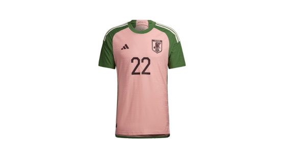 サッカー日本代表の “桜餅”ジャージーに、久保建英や谷口彰悟らが笑撃のリアクション！