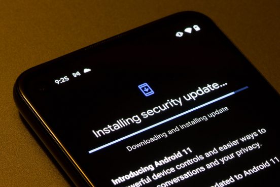 Pixelスマホを「SIMカードを挿すだけ」でロック解除できる特大バグ発見！ 11月のアップデートで解決します
