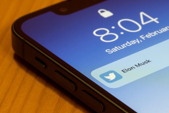 ツイッターの「iPhoneから投稿」ラベルがなくなる？ 競合他社の隠れアップルファンがバレなくなると嘆きの声