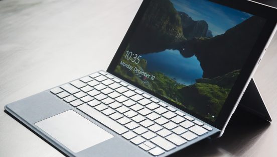 自己修理が可能に！ Surfaceの純正パーツが2023年に販売へ