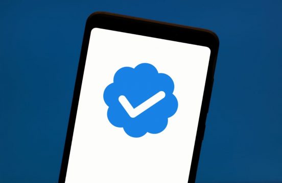 ニセのイエス・キリストやトランプ元大統領が「認証バッジ」をゲット！ ツイッターが大混乱