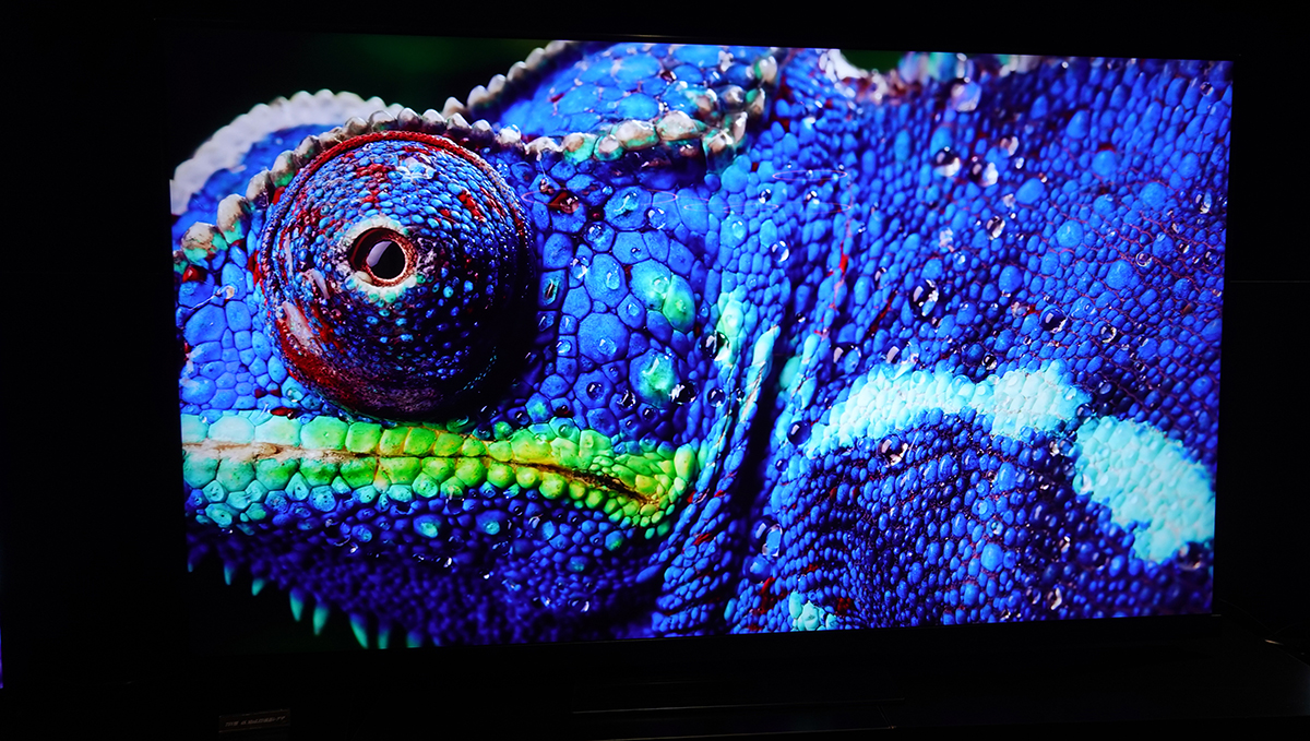 視聴距離に合わせて最適な画質に調整！ TVS REGZAがCESで新技術を披露