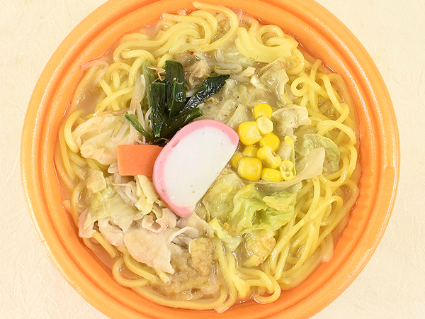 これぞタンメンの魅力！ ファミマの「生姜香る野菜タンメン」からあふれる出る白湯スープ＋生姜の風味