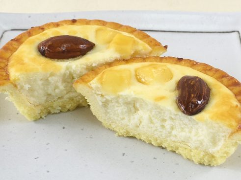 チーズタルト好きはファミマへGO！ 「バター香る焼きチーズタルト～4種のチーズ使用～」が放つ大人の味わい