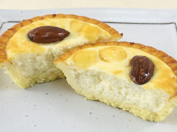 チーズタルト好きはファミマへGO！ 「バター香る焼きチーズタルト～4種のチーズ使用～」が放つ大人の味わい