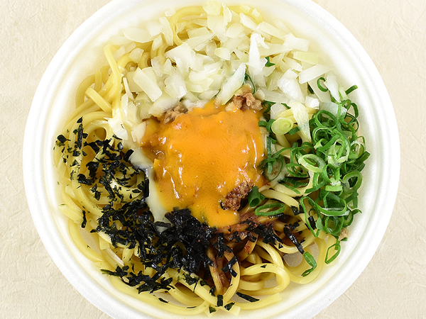 ピリピリした刺激がTHE 台湾！ ファミマの「チーズ入り台湾風まぜそば」は辛みを包みこむまろやかなコクがポイント