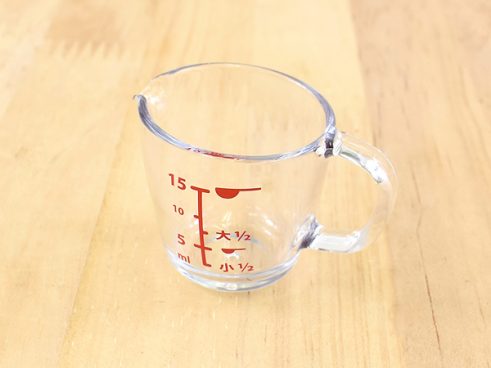 見た目も可愛い！ これ1つで小さじも大さじも対応可能な「ちっちゃな計量カップ」レビュー