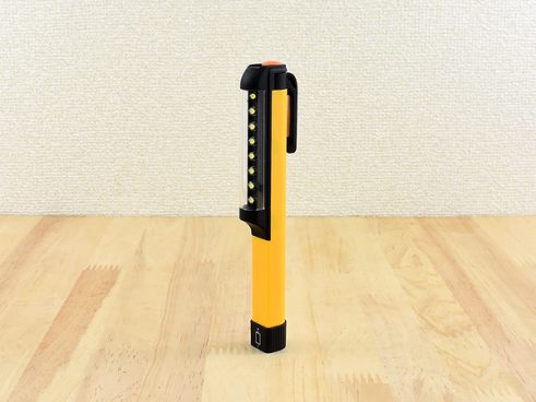 【モノタロウ】ポケットなどにひっかけられるから両手が自由に使える！ ハンズフリーな「ポケッタブルライト」はいかが？