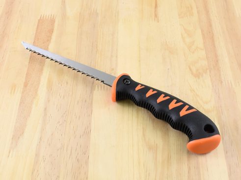 【モノタロウ】小さな刃でも切れ味抜群でした！ 握りやすいグリップでしっかり力が入る「ボードソー」