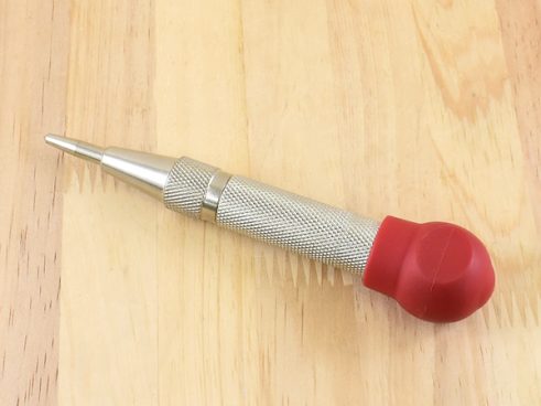 【モノタロウ】ハンマーを使わずマーキング！ 片手で扱える「オートセンターポンチ」の実力