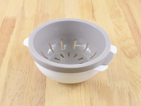 電子レンジで手間いらず!? 「電子レンジ調理器」でとろーり絶妙な半熟たまごを作ってみた