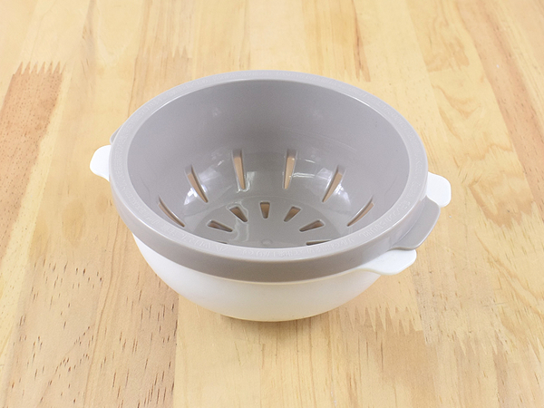 電子レンジで手間いらず!? 「電子レンジ調理器」でとろーり絶妙な半熟たまごを作ってみた