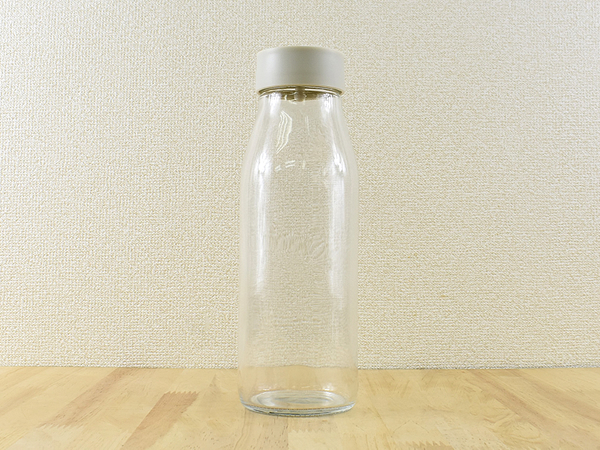 どの向きでも注げます！ 傾ければ勝手に蓋が開く手間いらずな「ウォーターボトル」