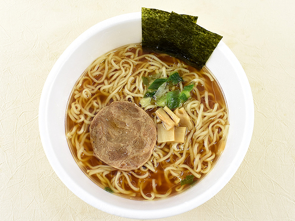 温泉街・湯河原で大人気の味わい！ セブンの「飯田商店 しょうゆらぁ麺」は開発に1年以上もかけた渾身の1杯