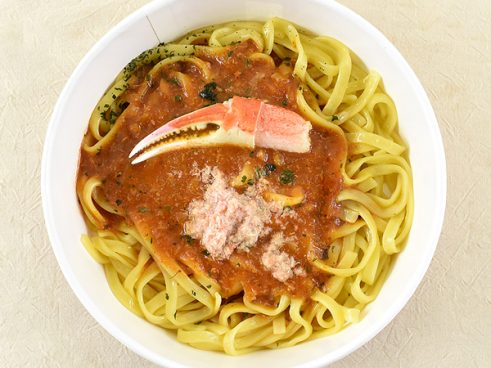 イタリア料理の先駆者・落合務シェフ監修！ ローソンの「生パスタ蟹のトマトクリーム」は蟹の風味あふれるリッチな一品