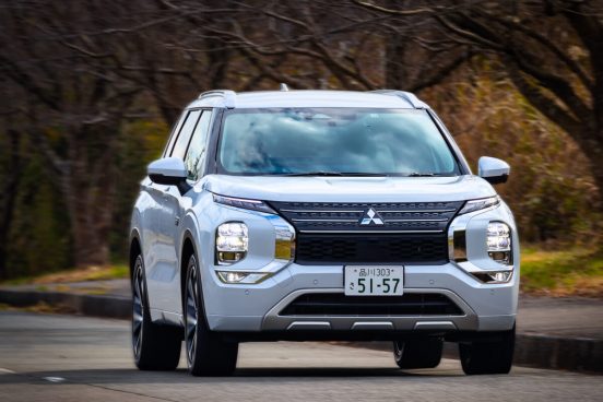 満足度は間違いない！ 三菱「アウトランダーPHEV」は輸入車の高級モデルばりの威厳を放つ!!