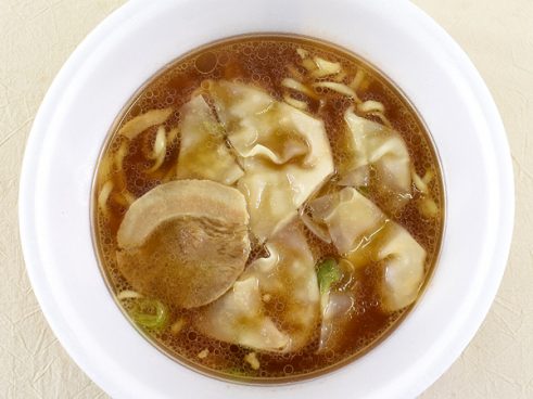 醤油×鶏×豚の旨みが広がる！ ファミマの「とら食堂 ワンタン麺」で楽しむなめらかな食感