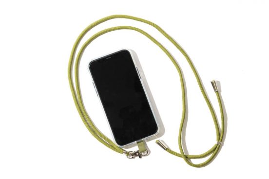 スマホショルダー、スマホスタンド…2022年はプチプラなスマホギアが大バズり！