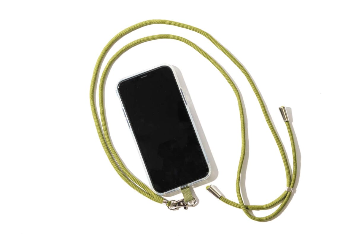 スマホショルダー、スマホスタンド…2022年はプチプラなスマホギアが大バズり！