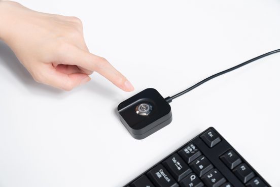 「デスクトップPCの電源入れにくい問題」を解決！ マウスのカスタマイズに「外付け電源スイッチ」追加