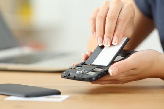 iPhoneのバッテリーを交換しやすくするよう義務づけ？ EUが法案を検討中