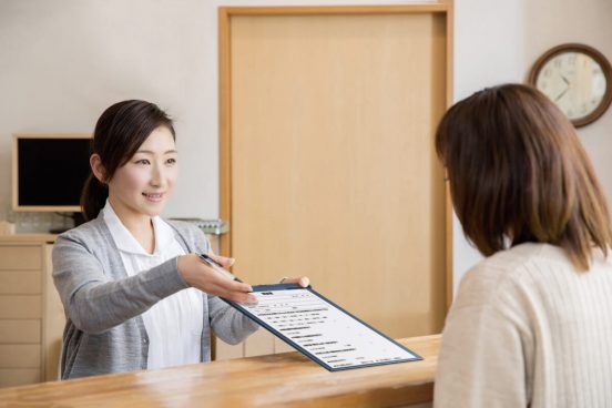 とじるときに「バチン！」と大きな音がしない！ 厚さ13mmのスリム仕様「クリップボード（薄型・静音クリップ）」