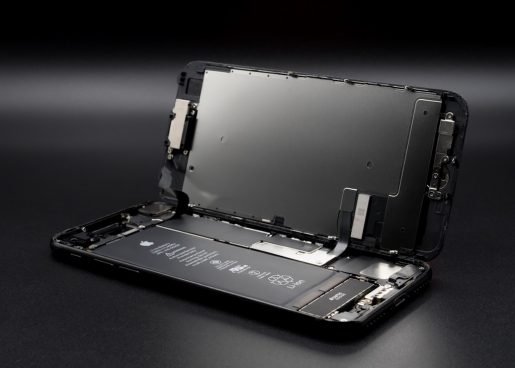 家計に打撃！ 古いiPhoneのバッテリー交換、3月1日から3000円値上げへ