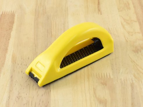 【モノタロウ】金属のサビ落としやペンキ落としにも！ 電源いらずでササっと使える「石こうボードヤスリ」