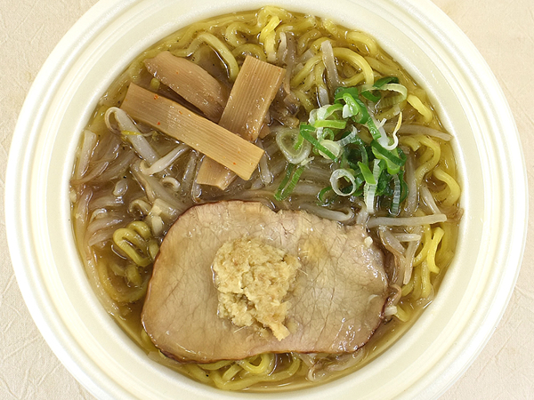 すりおろし生姜で味変！ セブンの「札幌八乃木監修 みそら～めん」で楽しむゴマと生姜の奥深い風味