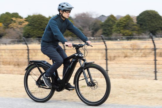 ほしい装備は”全部入り”！ 自転車の枠を超えたビアンキのe-Bike「E-OMNIA」