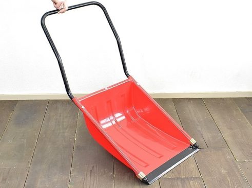 【モノタロウ】収納時もかさばらない！ お手頃価格の雪かき用小型スノーダンプ