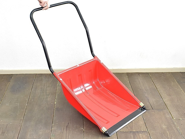 【モノタロウ】収納時もかさばらない！ お手頃価格の雪かき用小型スノーダンプ