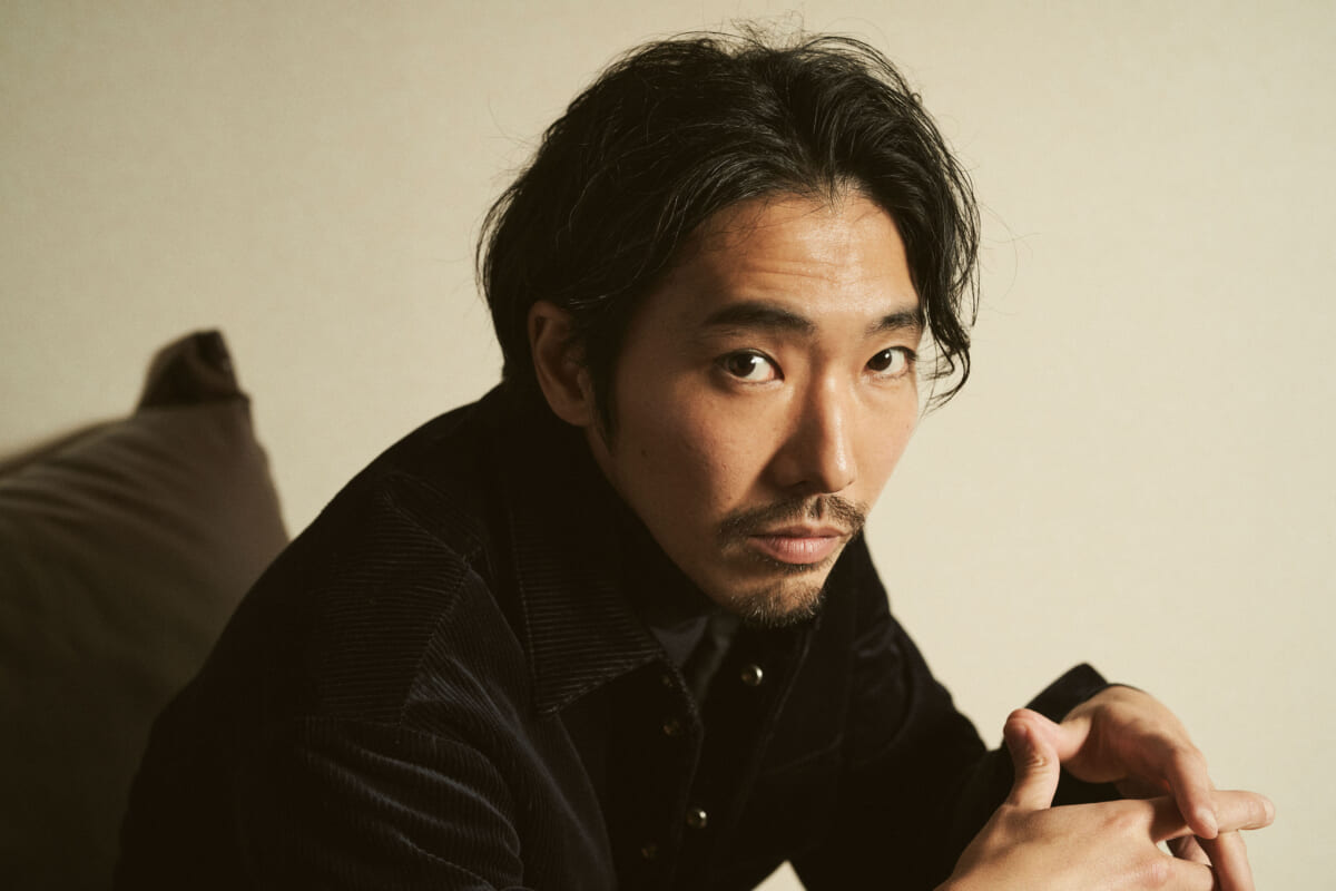 柄本 佑監督作公開「“こんなかっこいい人を撮る映画監督は、もっとかっこいいに違いない”がきっかけ」