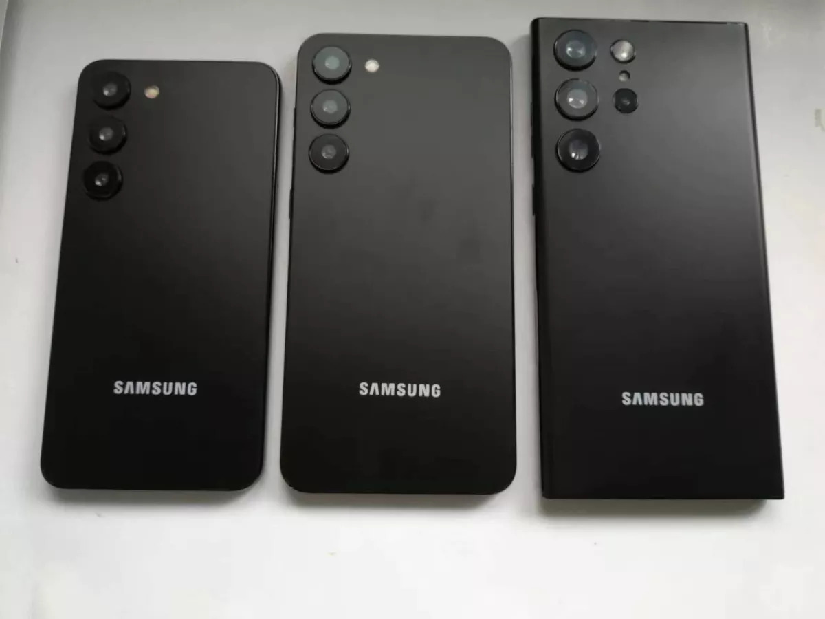 「Galaxy S23」シリーズのダミーモデルらしき画像が公開。背面のデザインが少し変更？