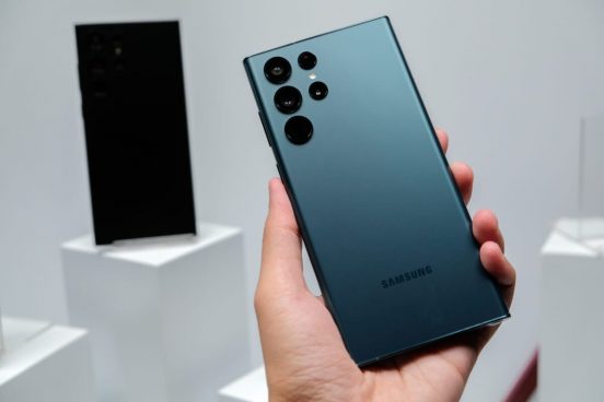 「Galaxy S23 Ultra」のハンズオン動画が流出！ やはり前モデルとデザイン変わらず？