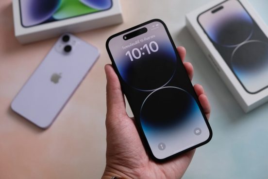 iPhoneのヌルヌル画面、2年後には標準モデルにも拡大？