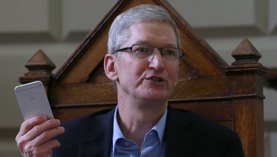 アップルのクックCEO、2023年の大幅な報酬カットを申し出！それでも約63億円