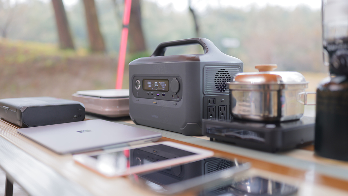 キャンプでも仕事が超快適！ ポータブル電源のUGREEN PowerRoam 600 ×厳選ガジェットでワーケーションが捗る