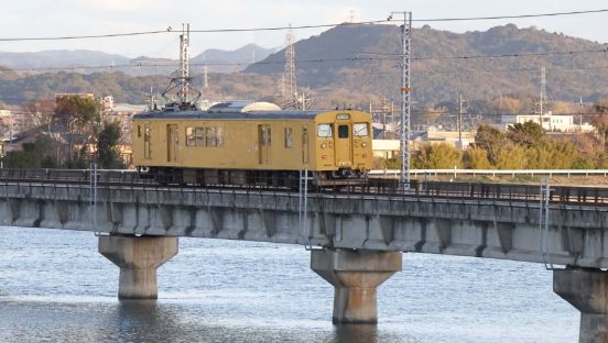 黄色い電車に揺られ「宇部線」を巡る。炭鉱の町の歴史と郷愁を感じる旅