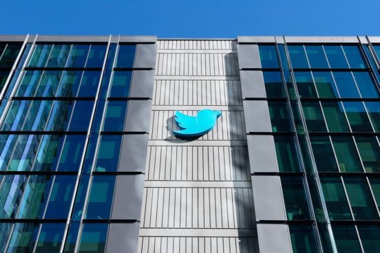 次のトップは愛犬？ マスク氏「2023年末までにツイッターは新CEOを見つけているはず」