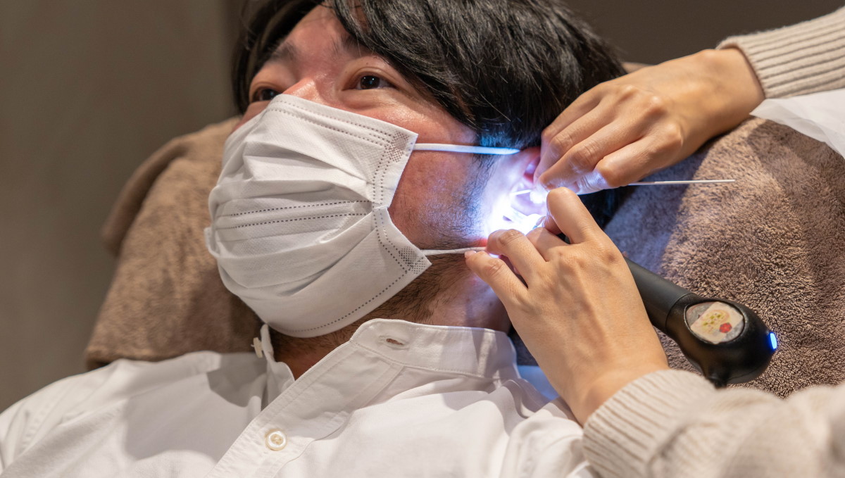 オンライン会議の「耳トラブル」に救いの手？リピーター続出のイヤーエステ「カレイドスコープ」で耳掃除してもらった