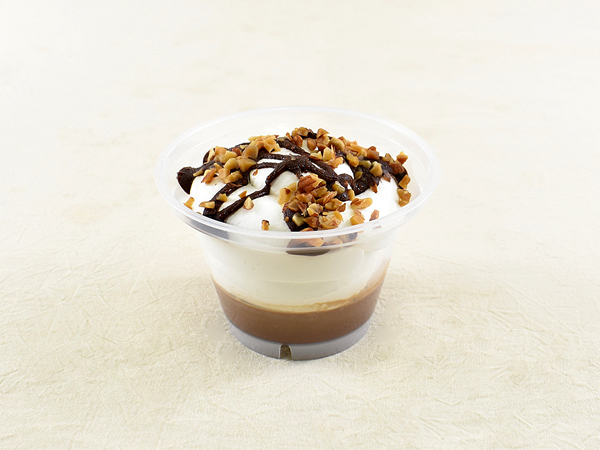 クリームにおぼれたいスイーツ好き全員集合！ 「おぼれクリームのショコラプリン」（ローソン）は抑えた甘み＆苦味が絶妙