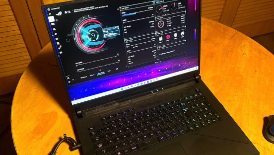 最高峰ゲーミングノートPCはどれだけ快適？ ASUSの最新「ROG Strix SCAR 18 G834」でテストしてみた