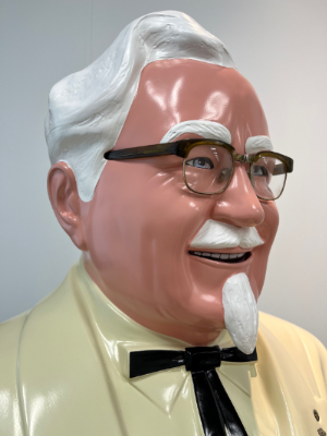 KFC_カーネル立像