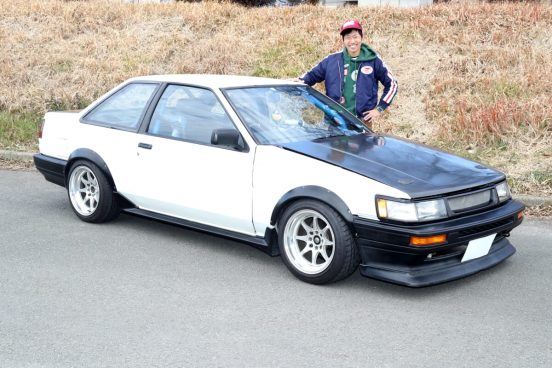 人気の3ドア・トレノではなく“あえて”2ドア・レビンを選択！ドローン芸人「谷+1。」流、AE86の愉しみ方